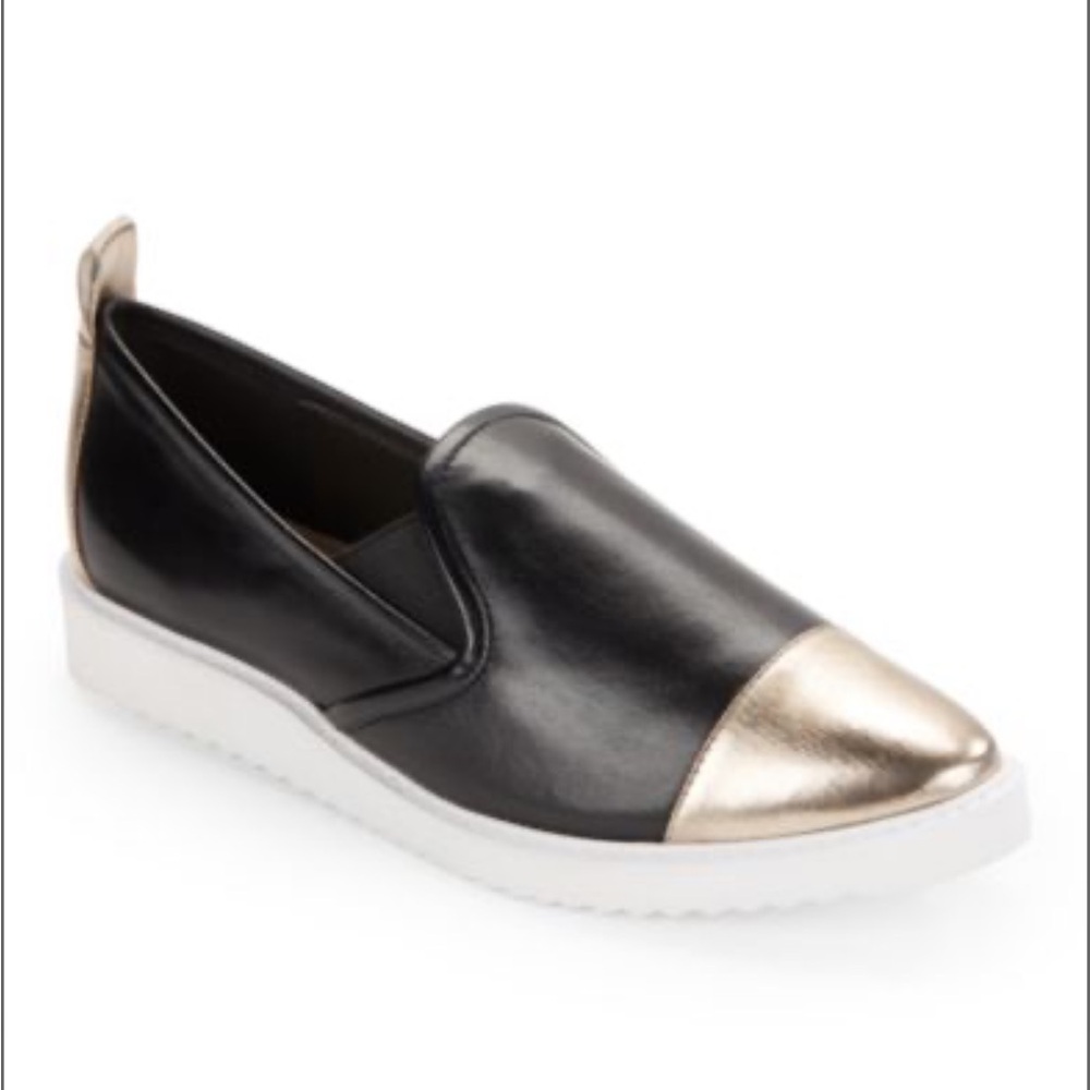 Karl Lagerfeld Paris Caralee slip-on cap toe leather shoes women in size 7M